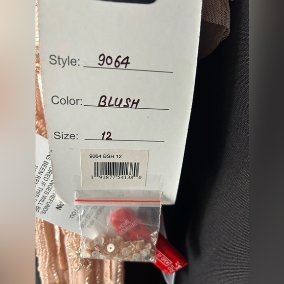 Mac Duggal 9064 NWT EMBELLISHED CAP SLEEVE FAUX WRAP TRUMPET GOWN - Picture 11 of 14